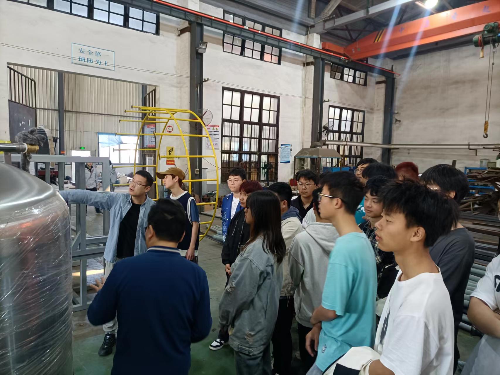 湖南工程学院近200名学生来爱体育网_爱体育网(中国)认知实习